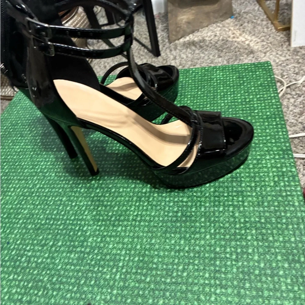 Elegant Black Strappy Heels - Picture 4 of 5